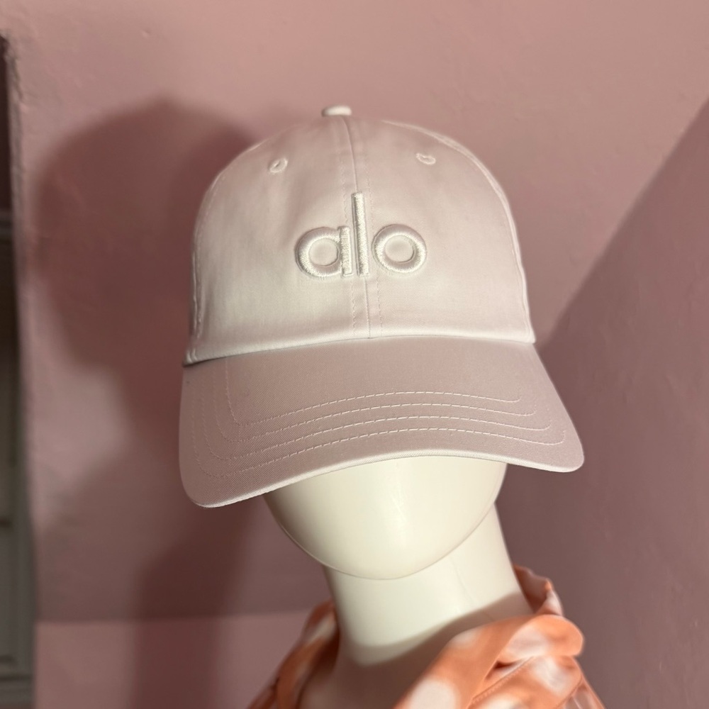 ALO white ladies cap
